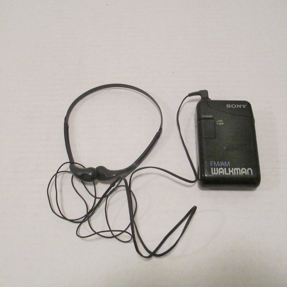 Vintage SONY Walkman SRF-29 Black AM/FM Radio With Belt Clip & Sony Headphones